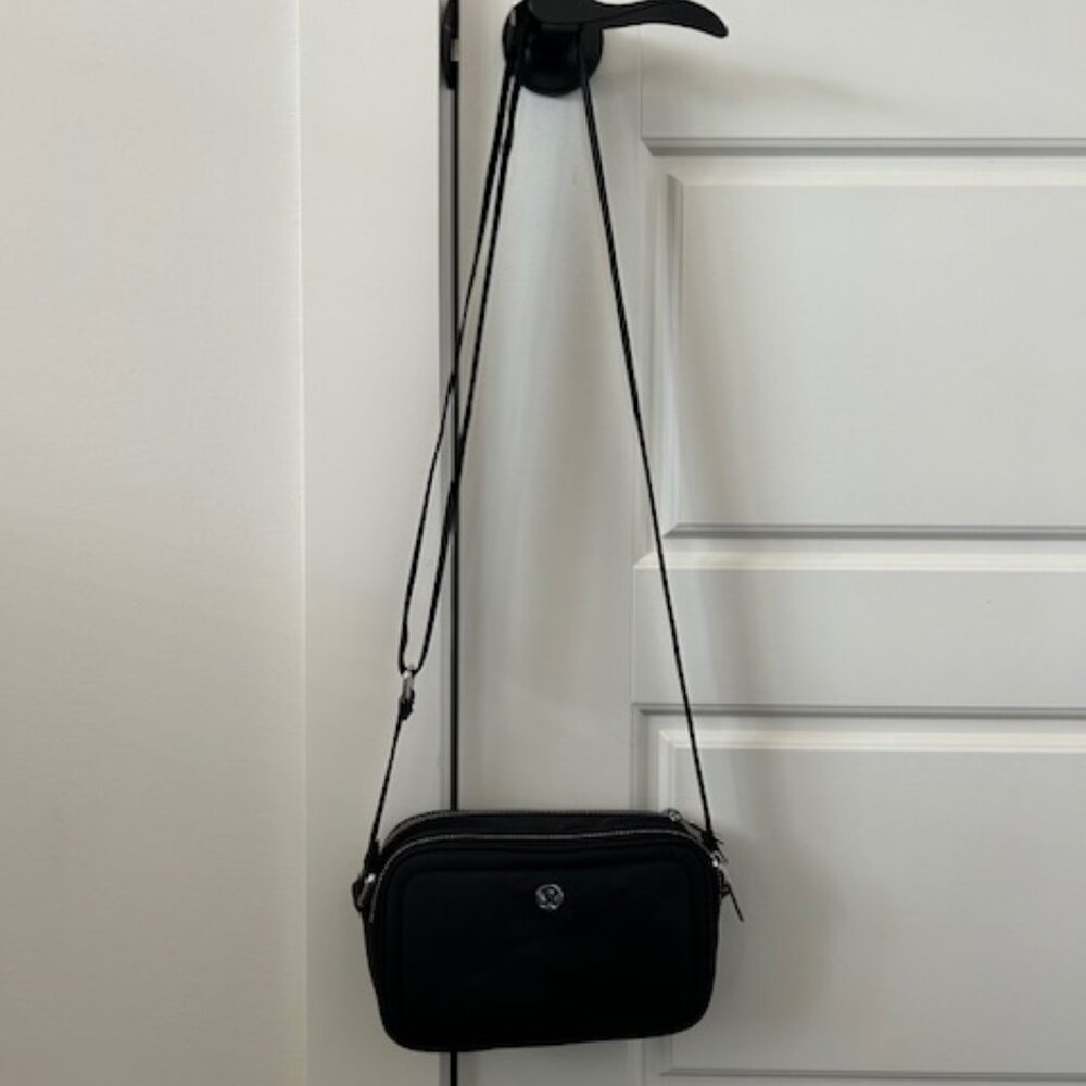 LuluLemon Crossbody Camera Bag 2L